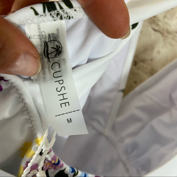 NWT Cupshe white floral one piece swimsuit medium - Picture 5 of 8